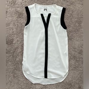 Dynamite sleeveless white blouse in XS